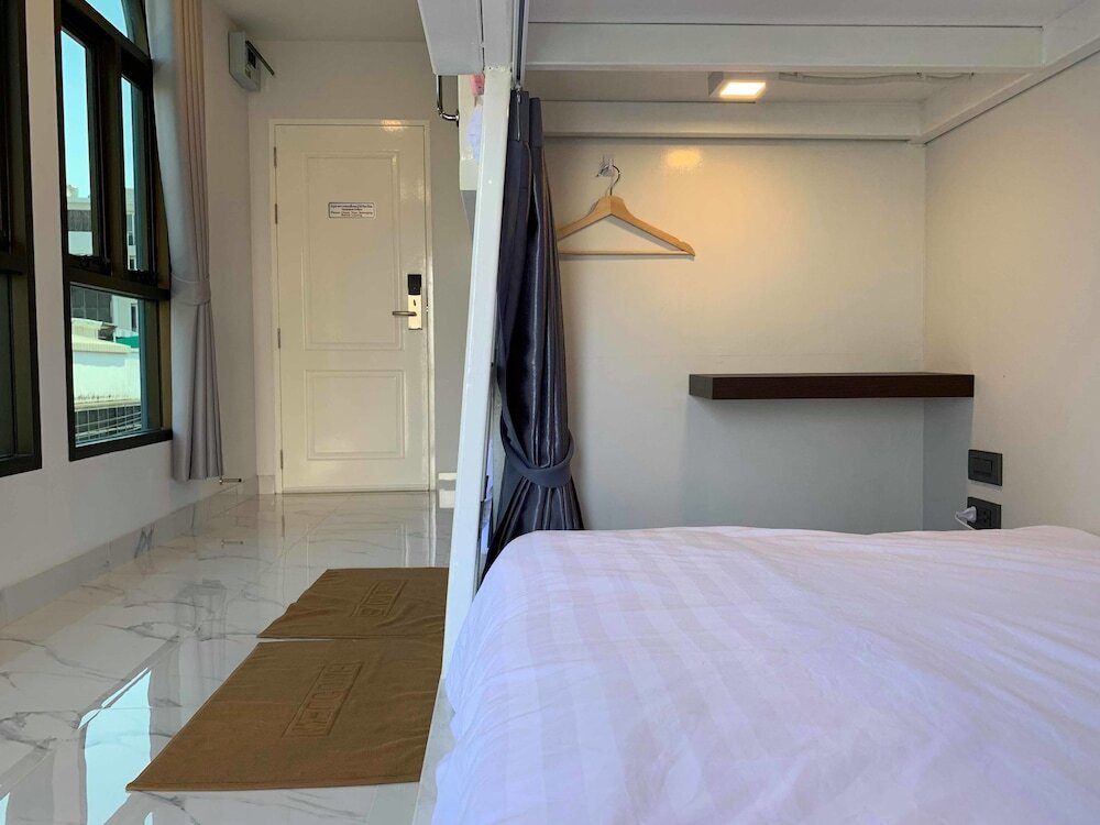 Кровать в общем номере Rich8 Hostel