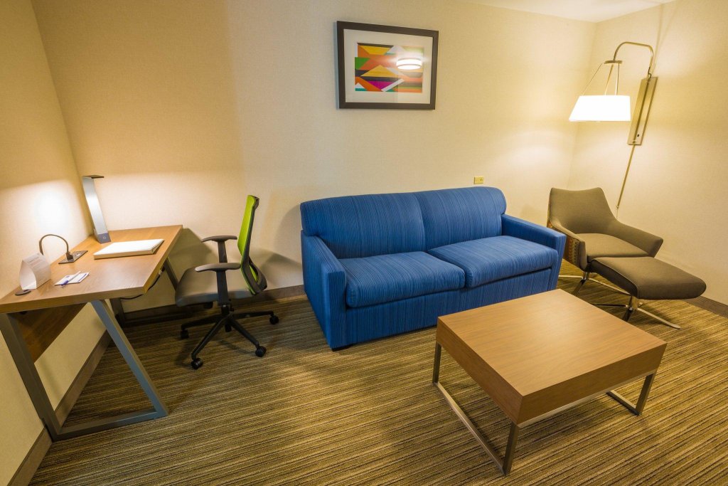 Люкс Standard Holiday Inn Express Hotel & Suites Pasco-TriCities, an IHG Hotel