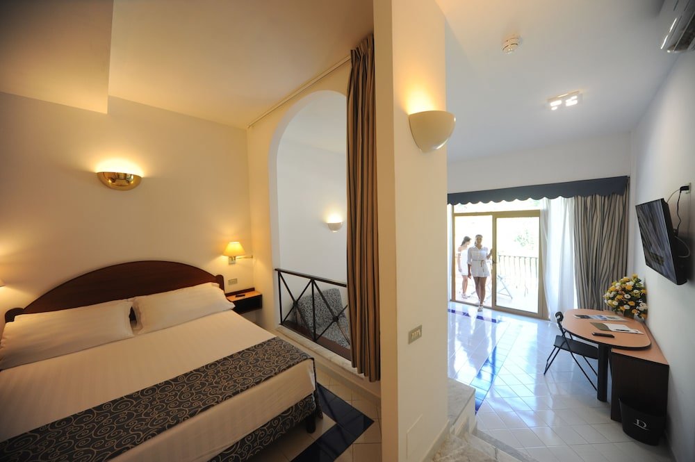 Трёхместный номер Comfort с балконом Hotel Royal Positano