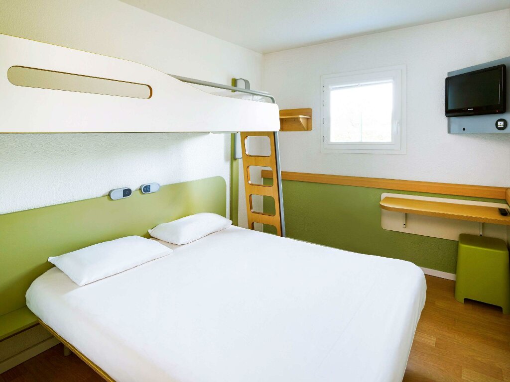 Standard Double room ibis budget Chartres