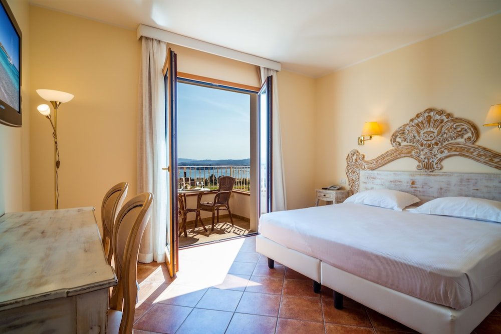 Двухместный номер Superior с балконом и с красивым видом из окна Hotel dP Olbia - Sardinia