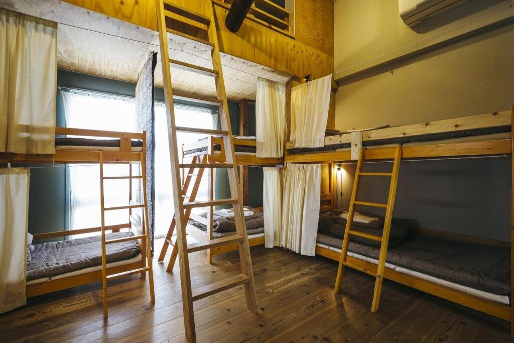 Cama en dormitorio compartido (dormitorio compartido femenino) Torii-Kuguru