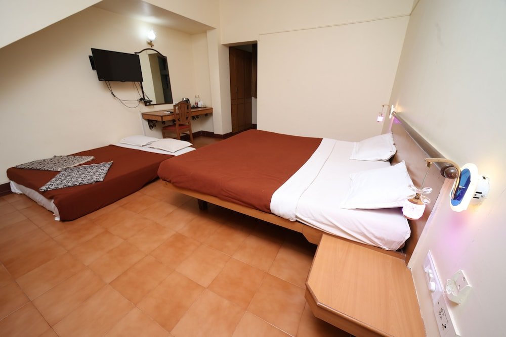 Deluxe Quadruple room Gujarat Bhavan Hotel