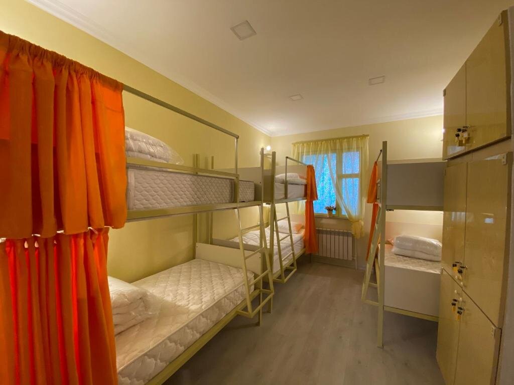 Кровать в общем номере (женский номер) Santorini Guest House