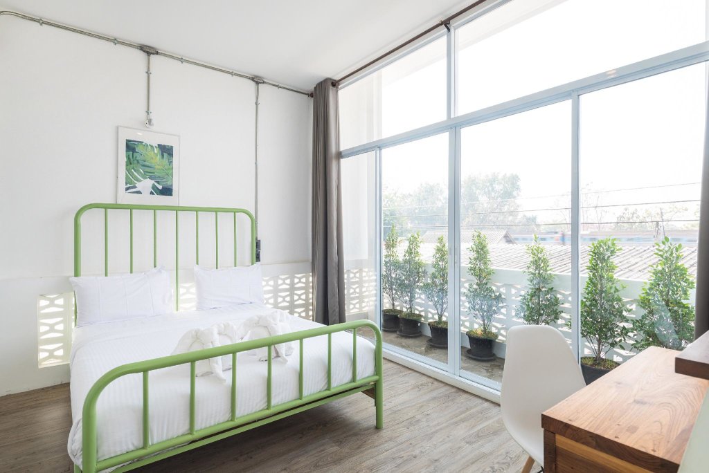 Standard Single room with balcony and with city view Memmoth Hostel In Lampang