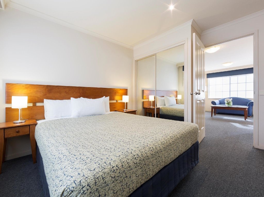 Люкс Canberra Parklands Central Apartment Hotel Official