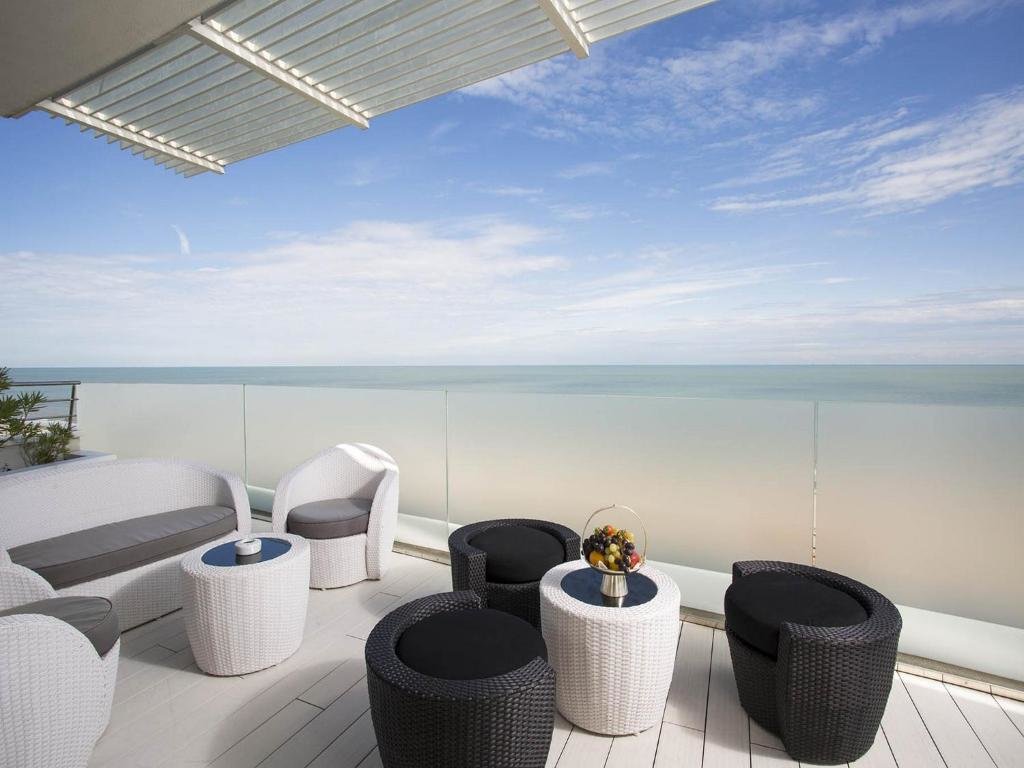Номер Standard Пентхаус с 2 комнатами с видом на море Hotel Premier & Suites - Premier Resort