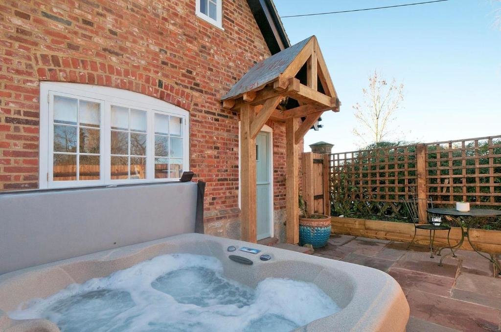 Studio The Annexe with Hot Tub