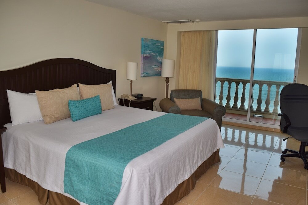 Camera quadrupla Standard con vista sull'oceano Astur Hotel & Residence