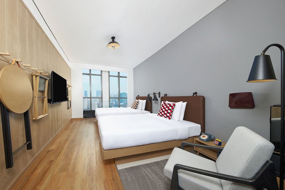 Standard Quadruple room with city view Moxy Shanghai Xuhui