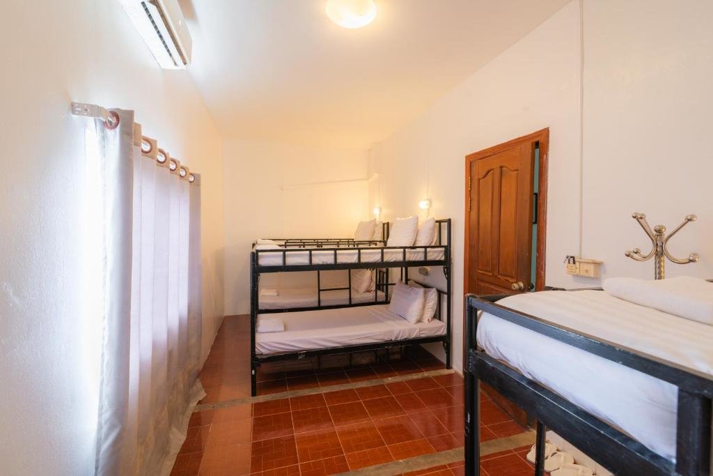 Кровать в общем номере Five Rose Siem Reap Hostel