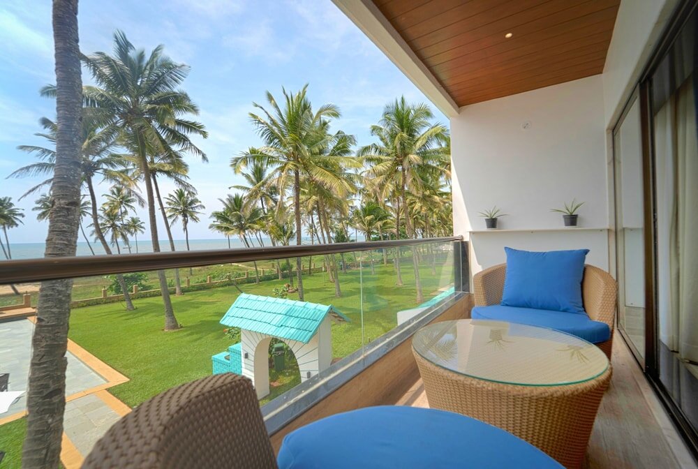 Люкс с балконом Longuinhos Beach Resort