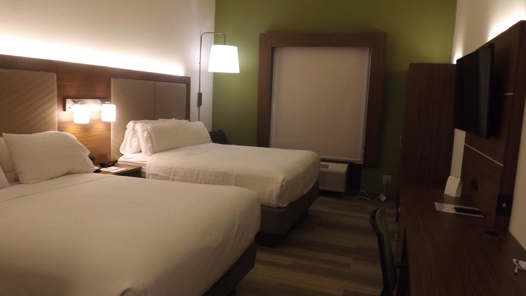Standard Vierer Zimmer Holiday Inn Express & Suites Dyersburg, an IHG Hotel