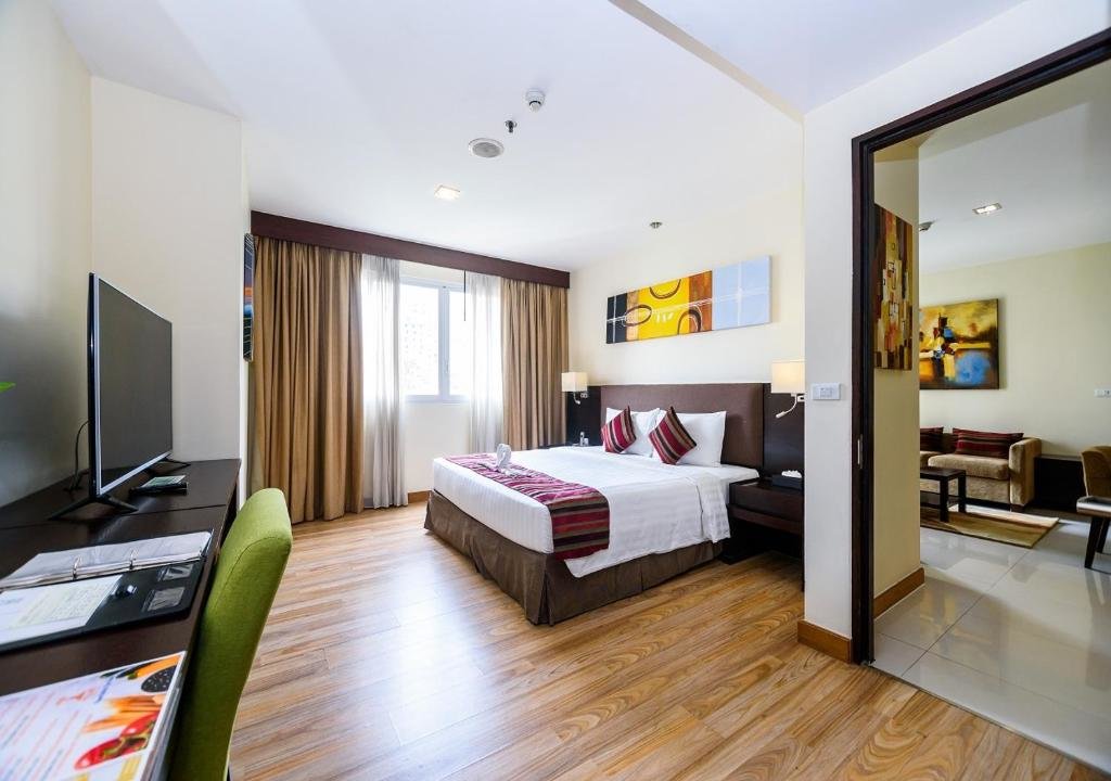 2 Bedrooms Suite Lohas Residences Sukhumvit 2