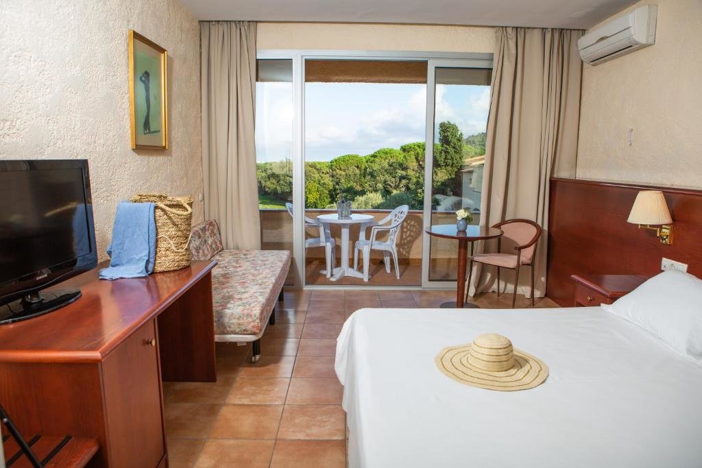 Standard Single room with pool view RVHotels Golf Costa Brava