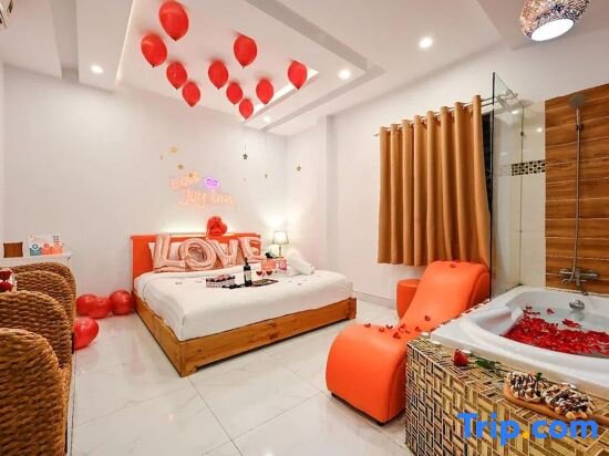 Suite Joy Inn Cong Hoa Hotel