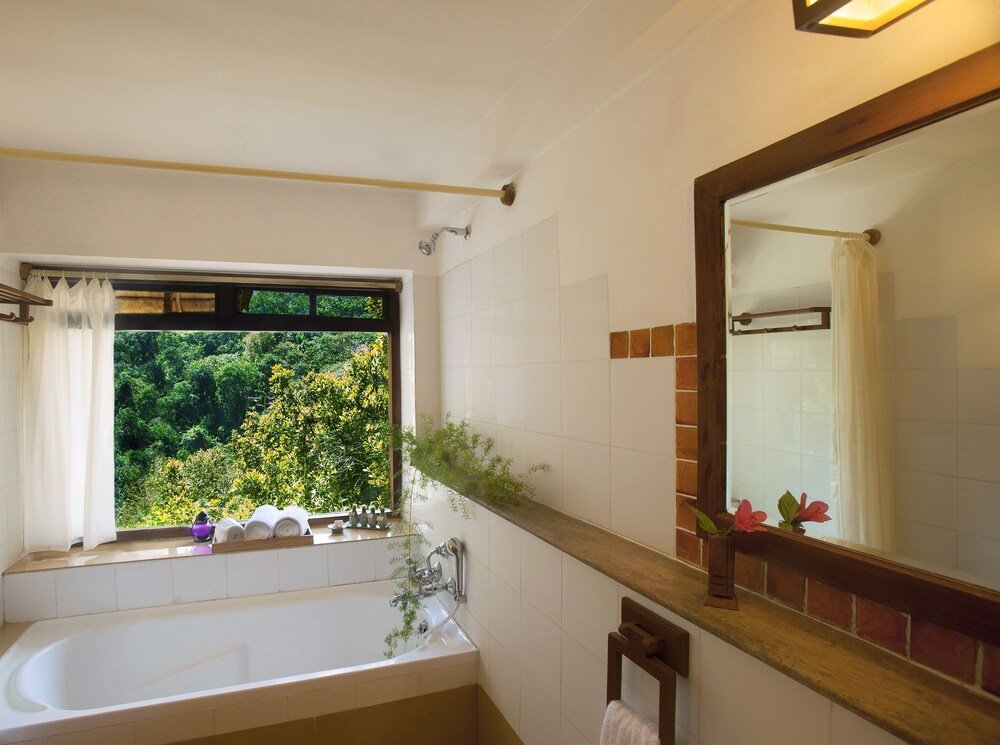 Люкс с балконом Kurumba Village Resort - Nature Resorts