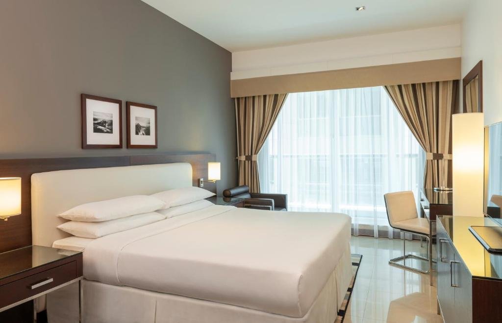 Двухместный номер Classic Four Points by Sheraton Sheikh Zayed Road