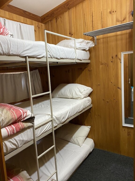 Standard room Beechworth Cabins