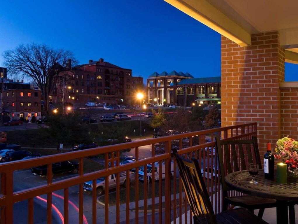 Двухместный номер Standard с балконом Hampton Inn & Suites Saratoga Springs Downtown