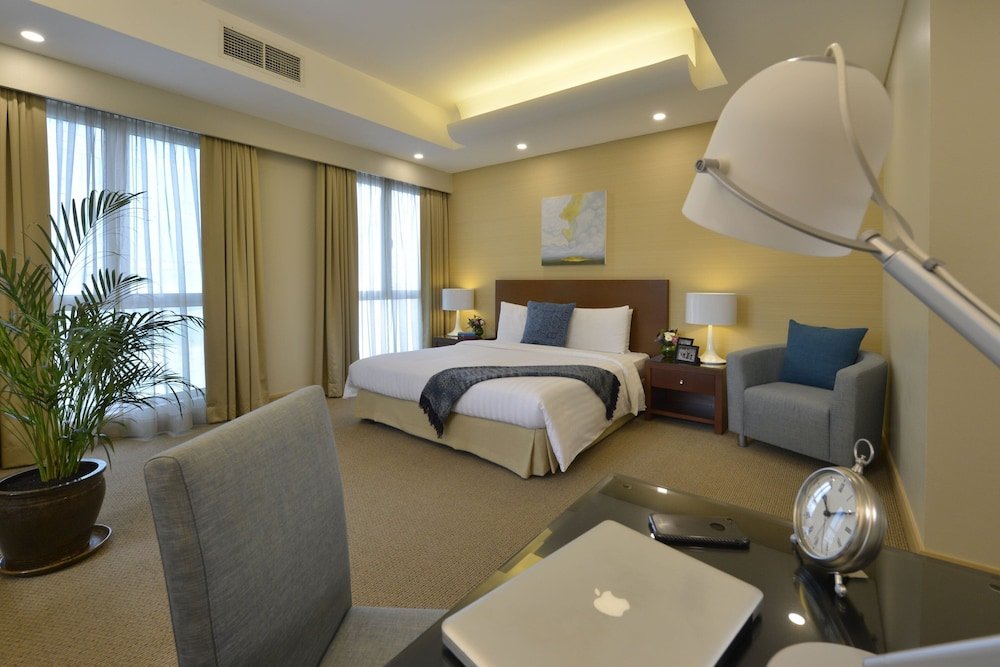 Номер Premier с 3 комнатами с балконом Somerset Al Fateh Bahrain
