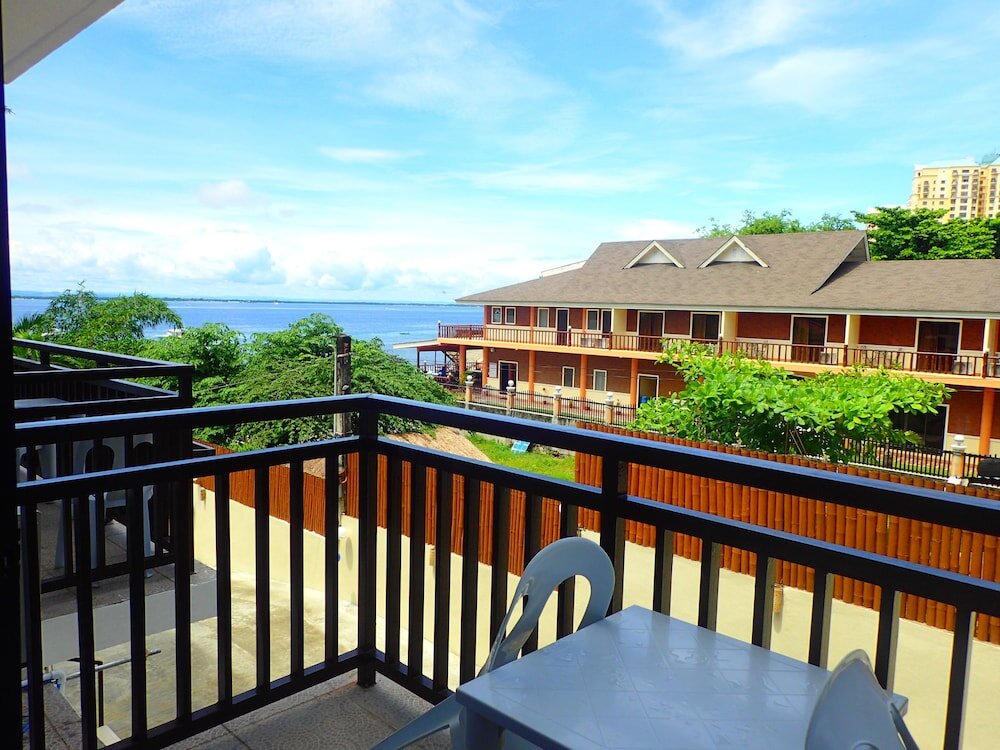 Standard quadruple famille chambre avec balcon Aozora Seaside Mactan