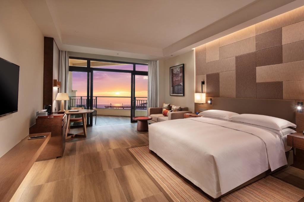 Standard room with sea view DoubleTree by Hilton Huidong Resort
