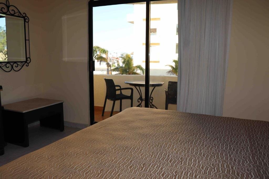 Двухместный люкс с видом на бассейн Arenas del Mar Resort