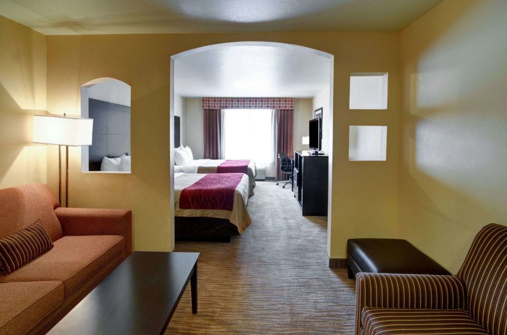 Четырёхместный люкс Comfort Inn And Suites Amarillo