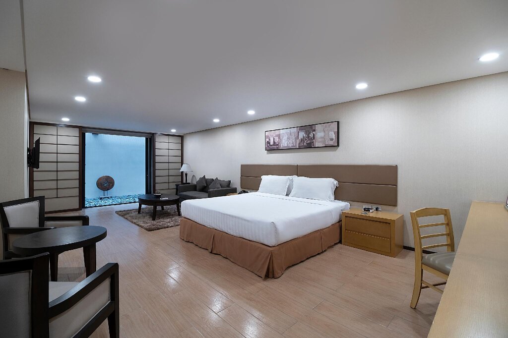 Suite Business Jinjiang Inn Makati