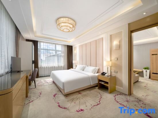 Suite Minhang Konggang Hotel