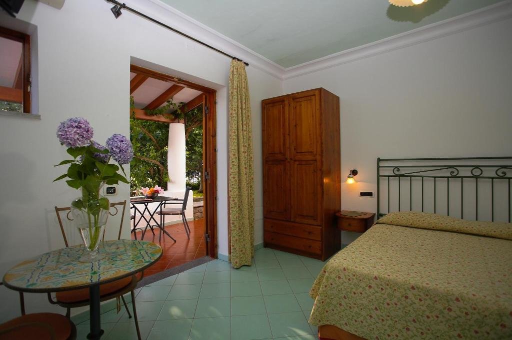 Четырёхместный номер Standard Residence Hotel Villa Fiorentino