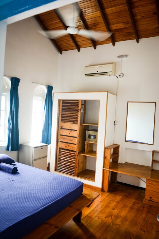 1 Bedroom Deluxe Double room with ocean view Explore Hostels Negombo