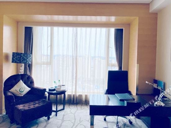 Номер Executive Days Hotel & Suites by Wyndham Hengan Chongqing