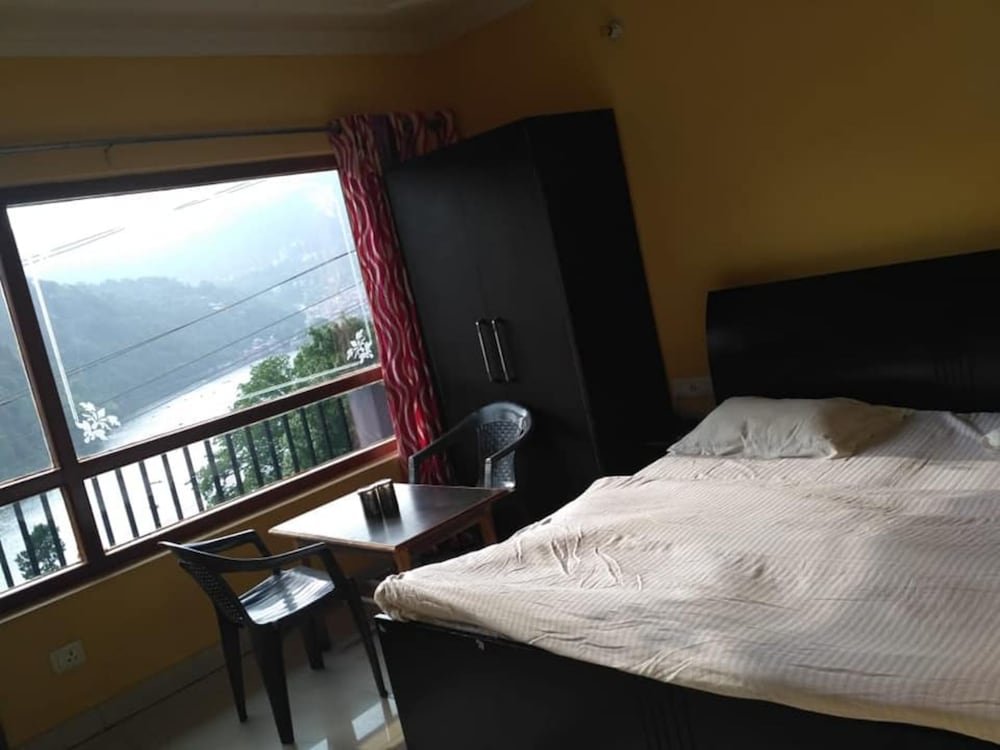 Deluxe Double room with lake view Goroomgo Sangita Paradise Nainital