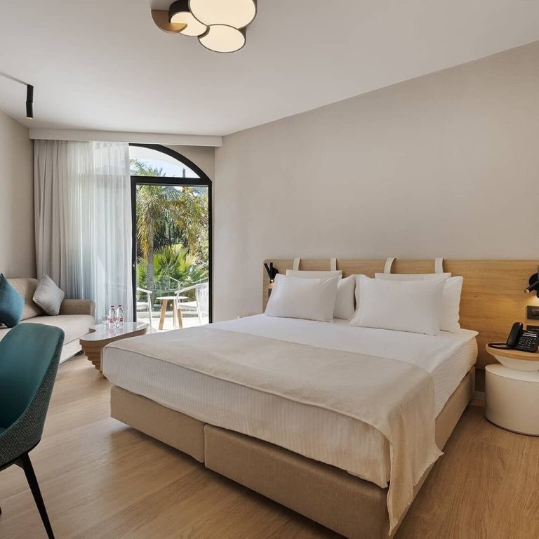 Habitación doble De lujo con balcón y con vista al lago Gai Beach Hotel