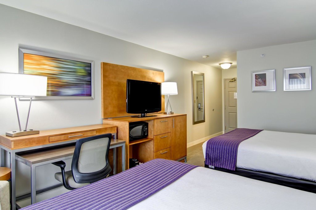 Standard Vierer Zimmer Holiday Inn Express Kamloops, an IHG Hotel
