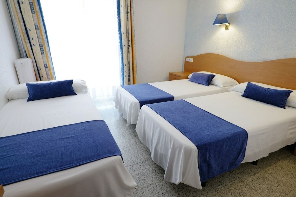 Standard Dreier Zimmer mit Balkon Hotel Internacional