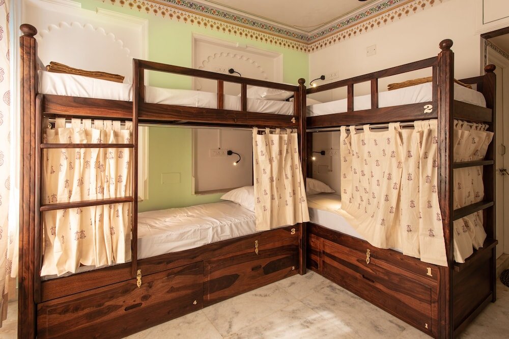 Кровать в общем номере Hostel Mantra