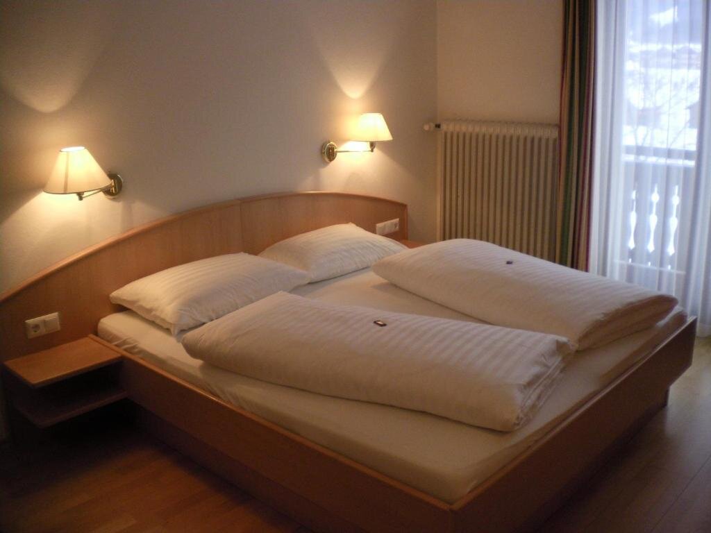 Standard Doppel Zimmer mit Balkon und mit Seeblick Hotel Lipeter & Bergheimat