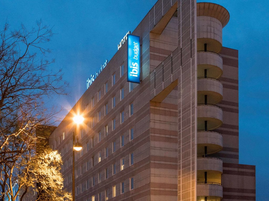 Отель ibis budget Paris Porte De Montmartre 2* (128 отзывов) в 18-й округ:  Монмартр, Париж. Забронировать ibis budget Paris Porte De Montmartre 2*.  Оплата картами МИР.