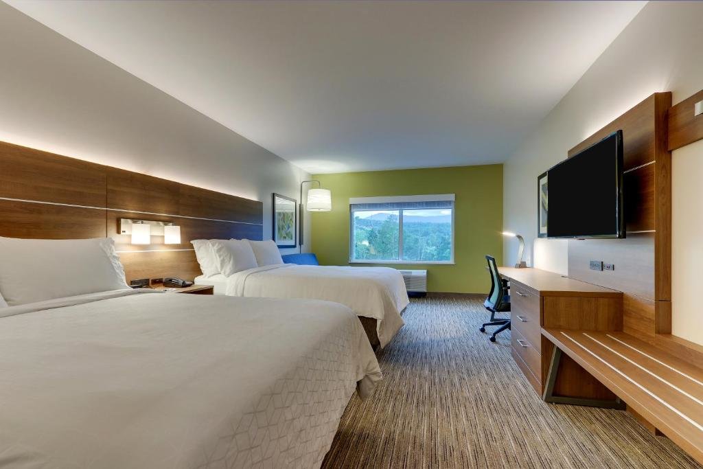 Четырёхместный люкс Deluxe Holiday Inn Express & Suites - Saugerties - Hudson Valley, an IHG Hotel
