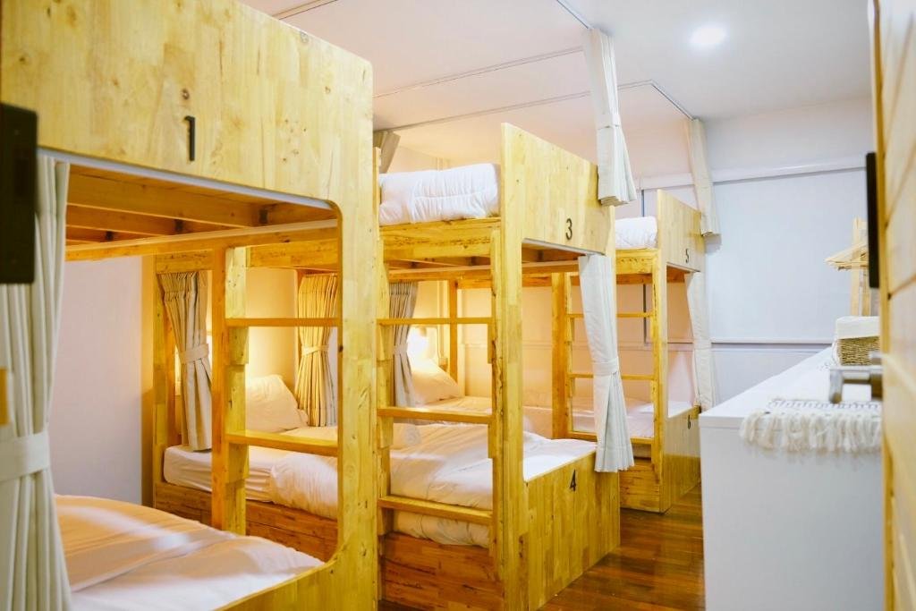 Кровать в общем номере Home Story Hostel Chiang Mai