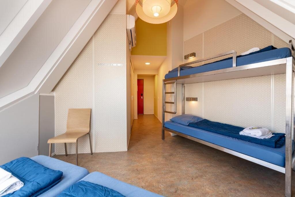 Кровать в общем номере Stayokay Hostel Rotterdam