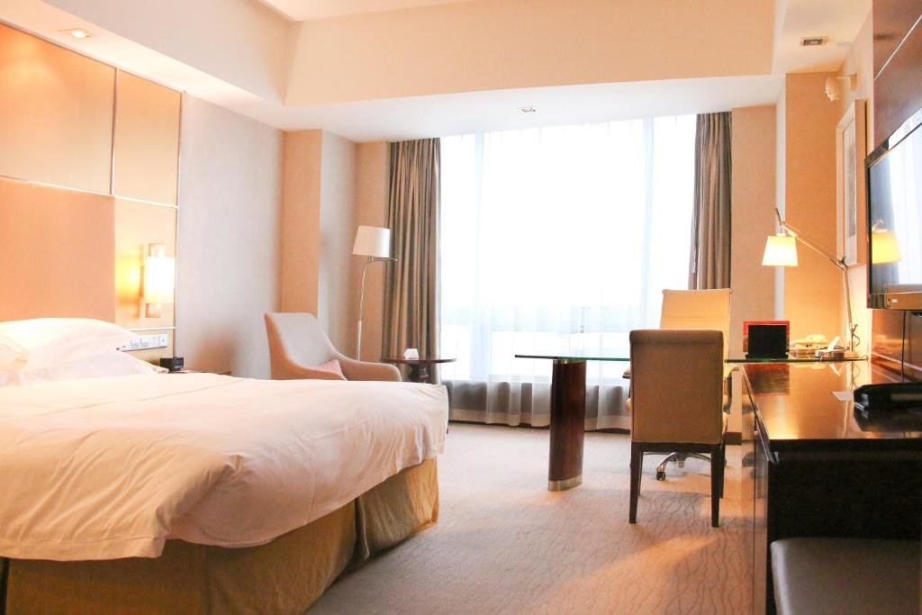 Двухместный номер Superior Crowne Plaza Yantai Sea View, an IHG Hotel