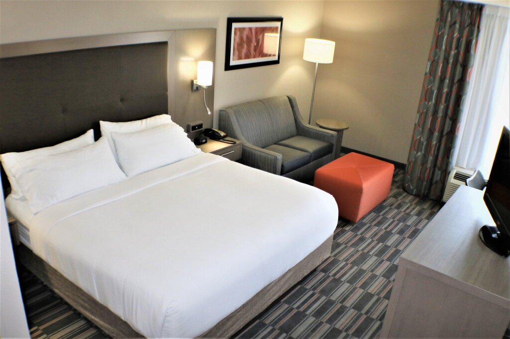 Двухместный люкс c 1 комнатой Holiday Inn Express Woodstock-Shenandoah Valley, an IHG Hotel