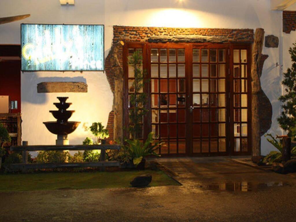 Giddy's Place PADI Dive Resort 栋索尔
