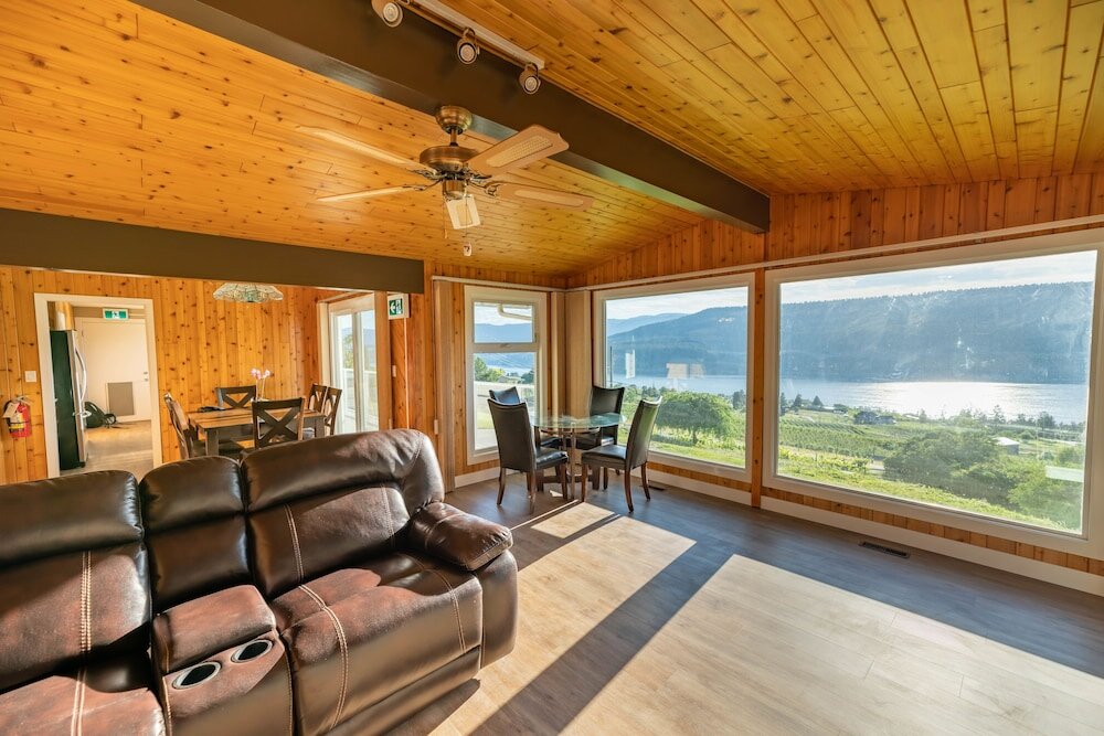 Standard Quadruple Family room with mountain view Misty Mountain B&B