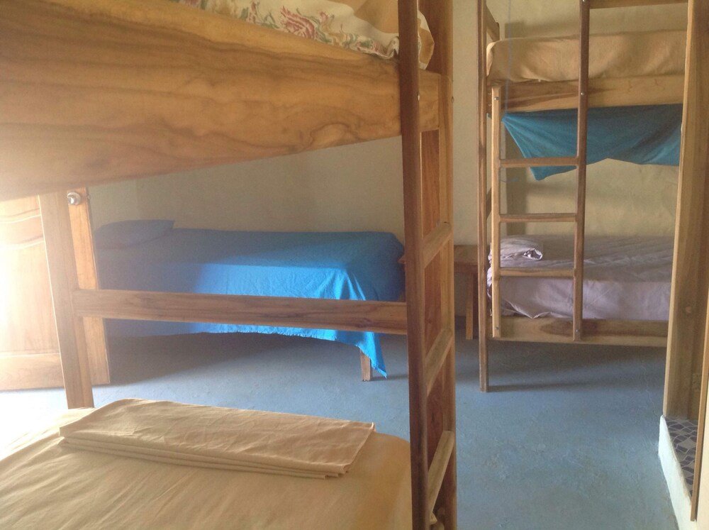 Кровать в общем номере Hostal Bumba