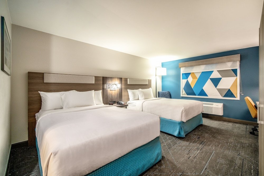 Четырёхместный номер Standard Holiday Inn Express & Suites Phoenix - Mesa West, an IHG Hotel